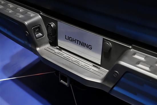 加速秒杀猛禽 福特F-150 Lightning亮相