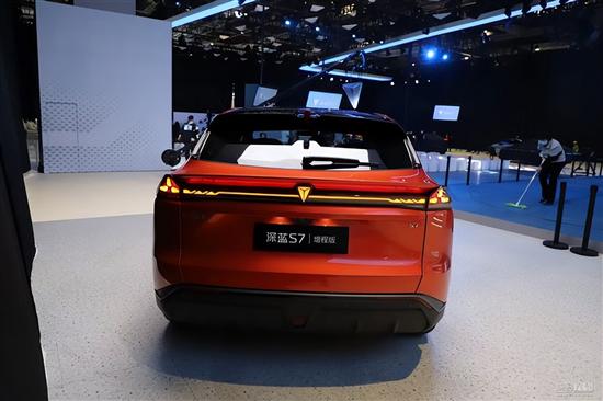 高颜值中型SUV 深蓝S7车展前亮相