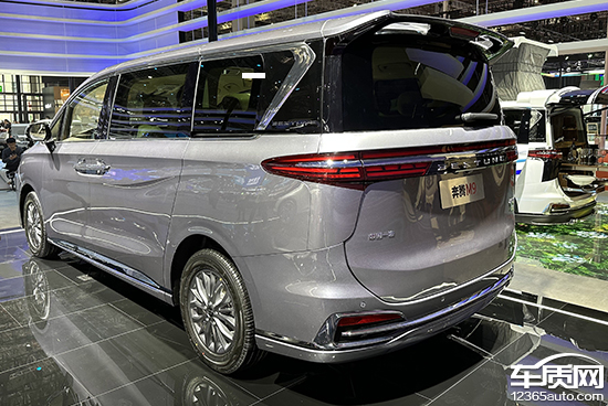 品牌首款中大型MPV 奔腾M9上海车展实拍图解