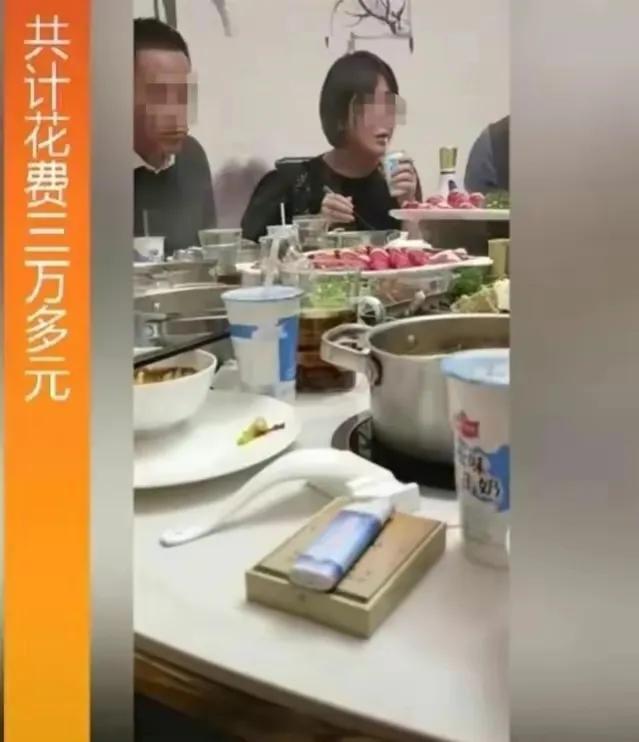 82年美女干部落马！餐费4万，房款37万，“吃拿卡要”逼急老实人