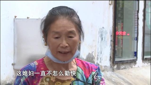 曾是外企女白领，如今被婆家扫地出门露宿桥底，思念丈夫不愿离开