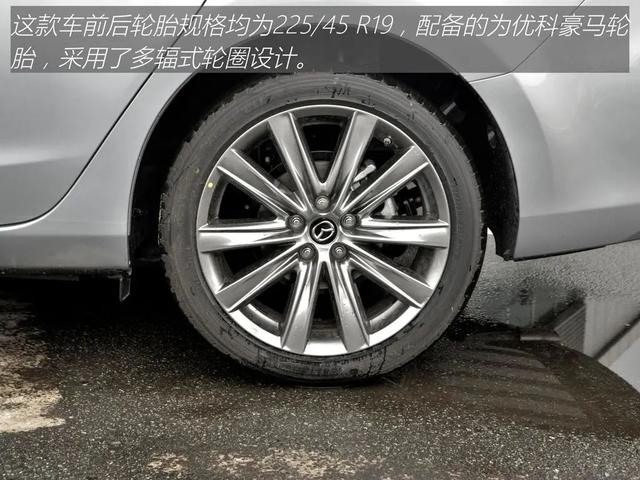 阿特兹：颜值操控赛宝马，加92就能跑！不到20万，小姐姐都想要