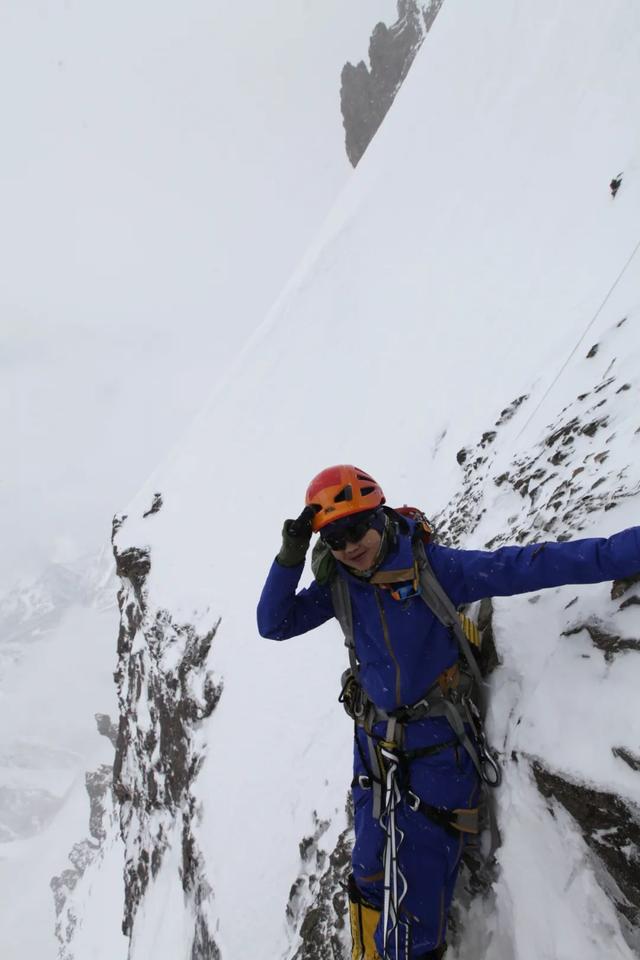 儿子1岁丈夫消失她卖房还债，重返户外后攀登14座雪山打破记录