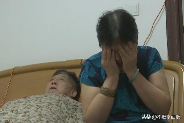 70岁老汉观看色情录像兴奋猝死：一场关于生死、责任和法律的辩论