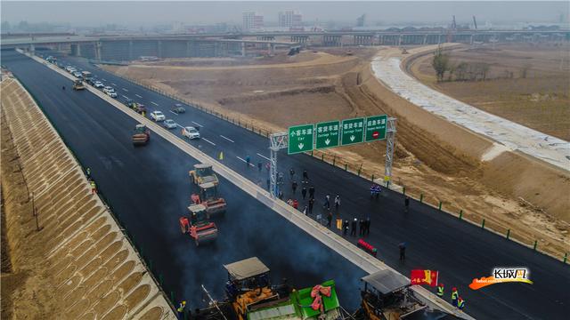 高清组图｜津石高速廊坊段、沧州段主线路面胜利贯通