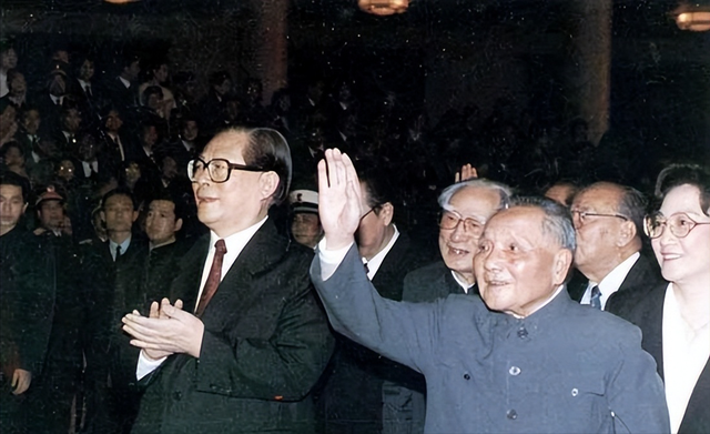 1989年邓小平舅舅离世，邓公3个“了”字，为舅舅确定葬礼规格