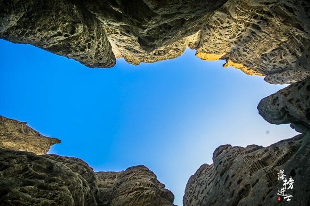 黄河石林有一处地貌堪比美国羚羊谷，《射雕英雄传》曾在这里取景