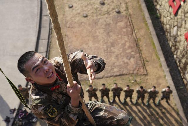 这份“政能量”套餐掀起了训练热潮——武警南平支队加强思想引领激发官兵训练动力