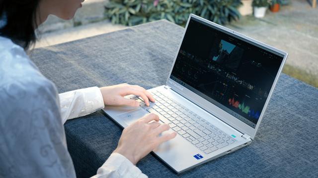 轻薄本应该具备什么？颜值、性能、便携它都有