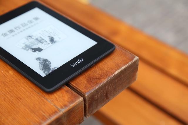 全新 Kindle Paperwhite 体验：加了防水，它离 Oasis 更近了一步