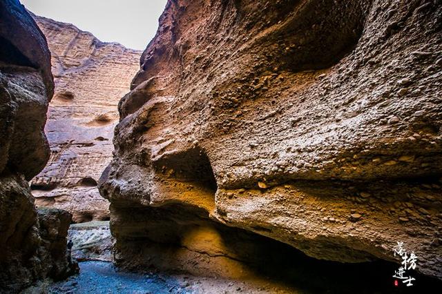 黄河石林有一处地貌堪比美国羚羊谷，《射雕英雄传》曾在这里取景