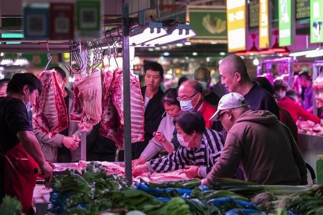 全球物价疯涨，美国都扛不住了，中国通胀为什么还能保持这么低？