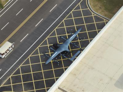 “成都造”飞行汽车 迎面而来