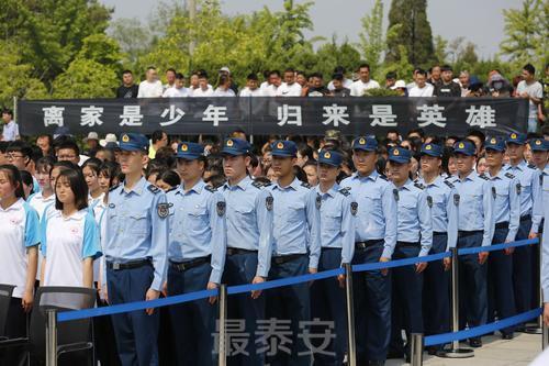 高原雄鹰护雪域，英雄热血铸忠魂 房浩烈士，入土为安