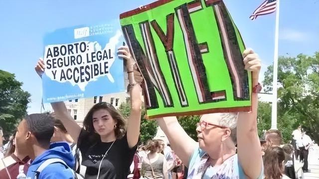 美国宪法不再保护女性堕胎权！这部尺度大得吓人的电影，引人深思