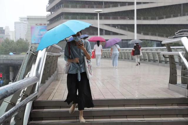 暴雨黄色预警发布！“二黄一蓝”预警高挂，关注这些交通调整→