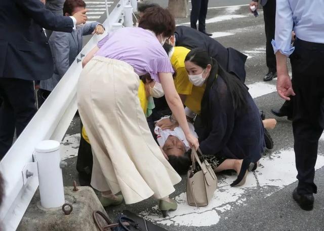 安倍遇刺身亡，全日本震惊