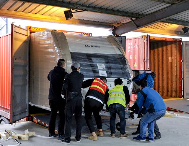 宁波梅山保税港区首次进口无动力房车，填补浙江房车进口空白