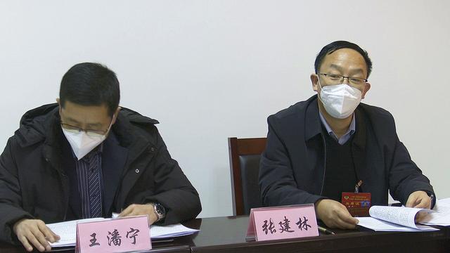 【两会进行时】宁县政协委员分组讨论政府工作报告计划和财政报告