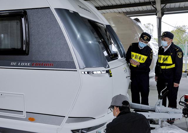 宁波梅山保税港区首次进口无动力房车，填补浙江房车进口空白