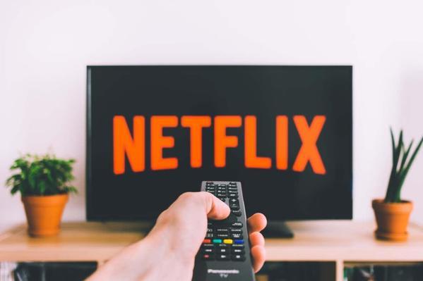 Netflix的股价在3个月内下跌了30% 但其估值仍然不合理