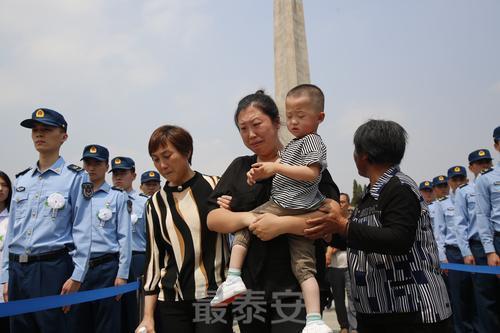 高原雄鹰护雪域，英雄热血铸忠魂 房浩烈士，入土为安