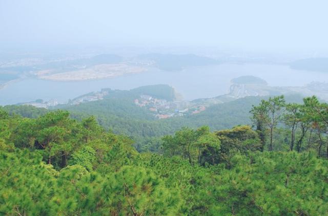 广州芙蓉嶂旅游区风光秀美，景区内名胜古迹荟萃