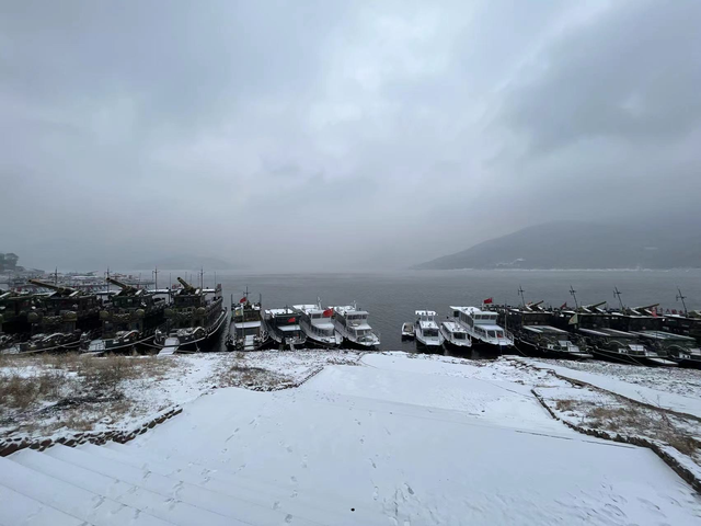 探访越狱犯朱贤健落网地：住建材房里，烟头确定身份，抓捕现场渔民高喊警察好样的