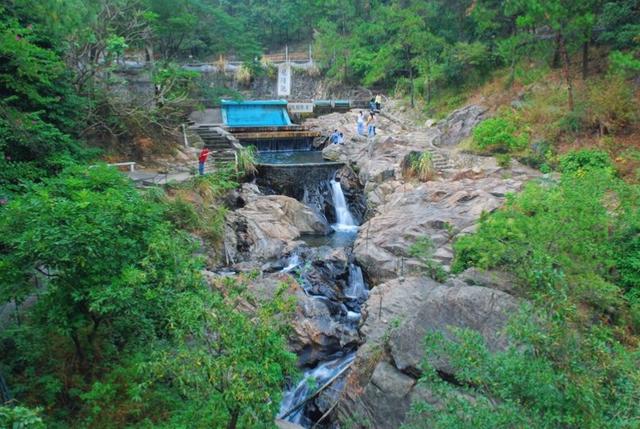 广州芙蓉嶂旅游区风光秀美，景区内名胜古迹荟萃