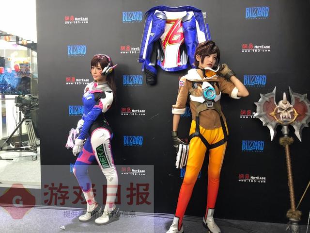 ChinaJoy：守望先锋试玩现场欧皇开出三橙 猎空Coser与雕像孰美？