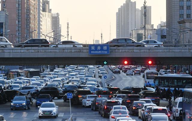 今日早高峰，北京路网严重拥堵持续约一小时