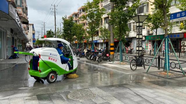 金山干部群众走上街头，一起干这件“大事”