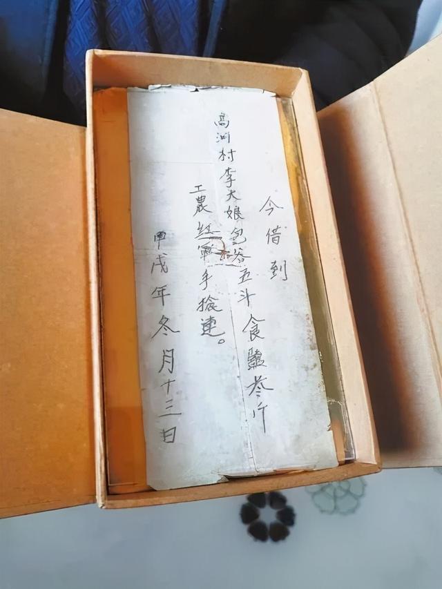 河南老农盖房子，瓦片下发现一枚子弹，解开了奶奶隐藏74年的秘密