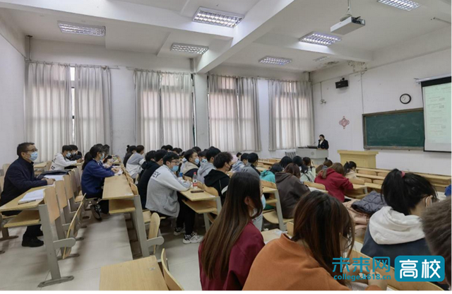 甘肃民族师范学院领导深入课堂听课并开展教学检查工作