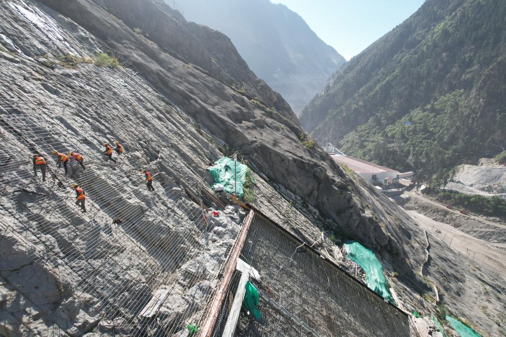 世界级高坝——双江口水电站大坝填筑至百米高度