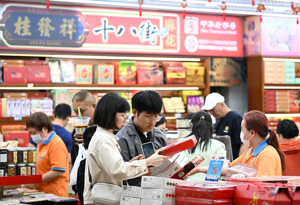 经济季报听信心｜消费市场加速回暖 服务业快速复苏