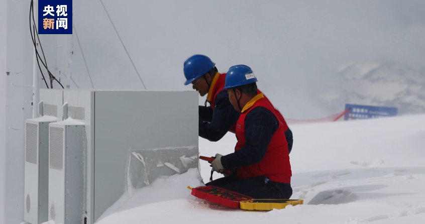 新疆阿勒泰多地迎来降温降雪天气  最低温降至-17  ℃