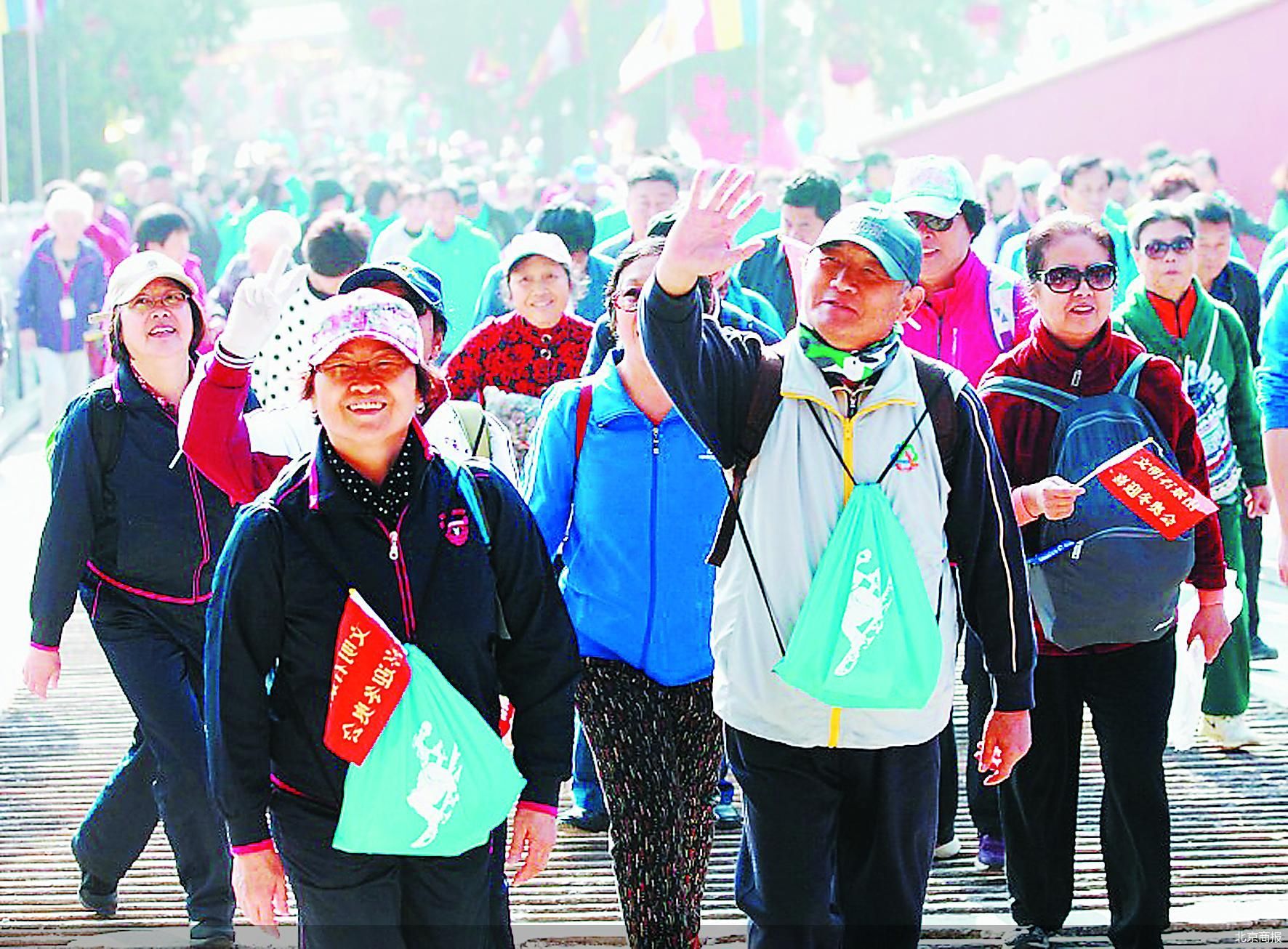 错峰出游老年人挑大梁