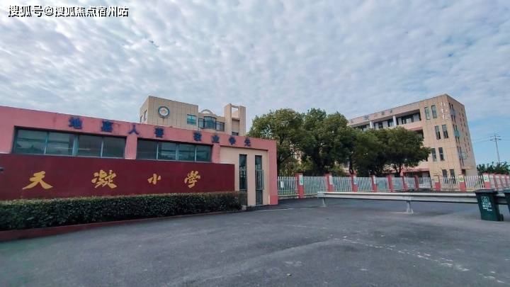 北辰金邸 欢迎您 首付10万 拎包入住