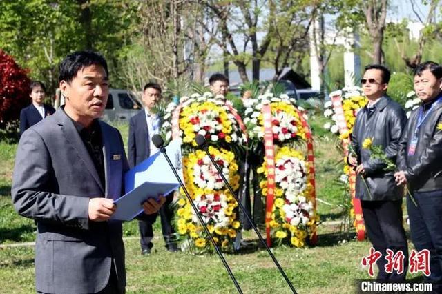 纪念台儿庄大战胜利85周年 后人古运河畔悼国殇