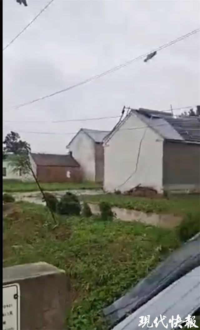 盐城出现9级雷暴大风，有人员受伤房屋受损