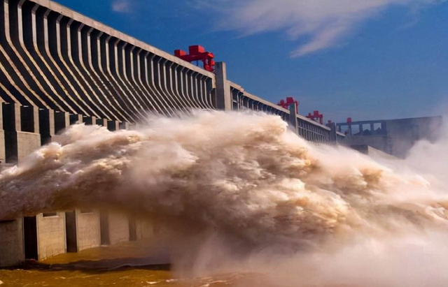 多项黑科技领跑全球！中国“钢铁水泥”是啥？为啥连美国都服了