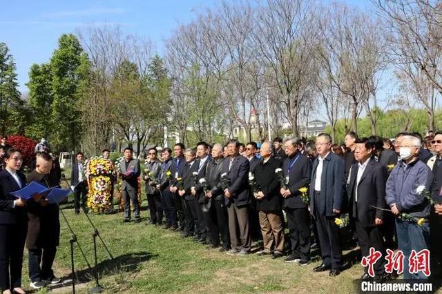 纪念台儿庄大战胜利85周年 后人古运河畔悼国殇