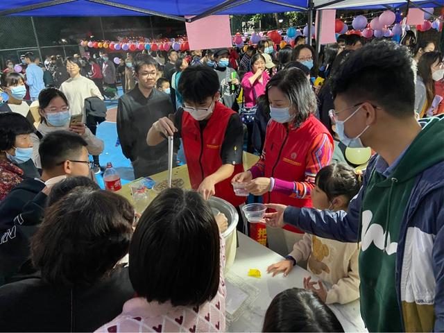 欢声笑语乐融融，劳动社区办元宵游园会