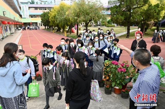 【图片故事】深港跨境小学生重返香港校园就读记