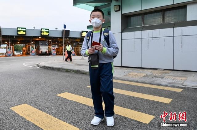 【图片故事】深港跨境小学生重返香港校园就读记