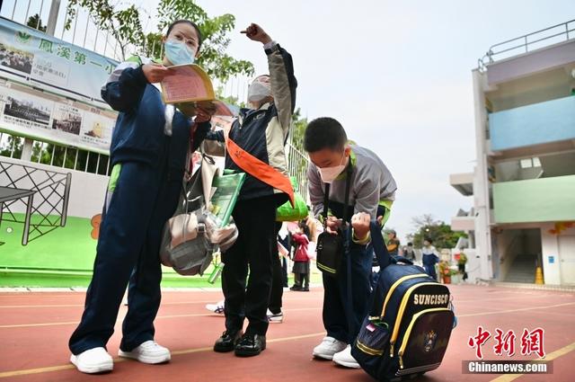 【图片故事】深港跨境小学生重返香港校园就读记