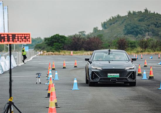 既快又省 长安UNI-V智电iDD深度体验