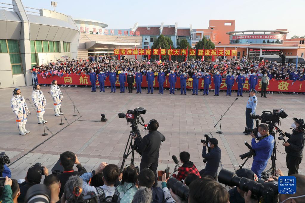 神舟十六号载人飞行任务航天员乘组出征仪式在酒泉卫星发射中心举行