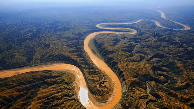 黄河高出地面10米，“地上悬河”岌岌可危，为何不挖走堆积泥沙？